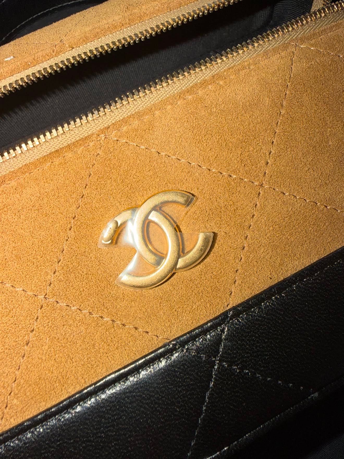 Chanel Suede Top Handle Slim Vanity Case With Chain Beige Black