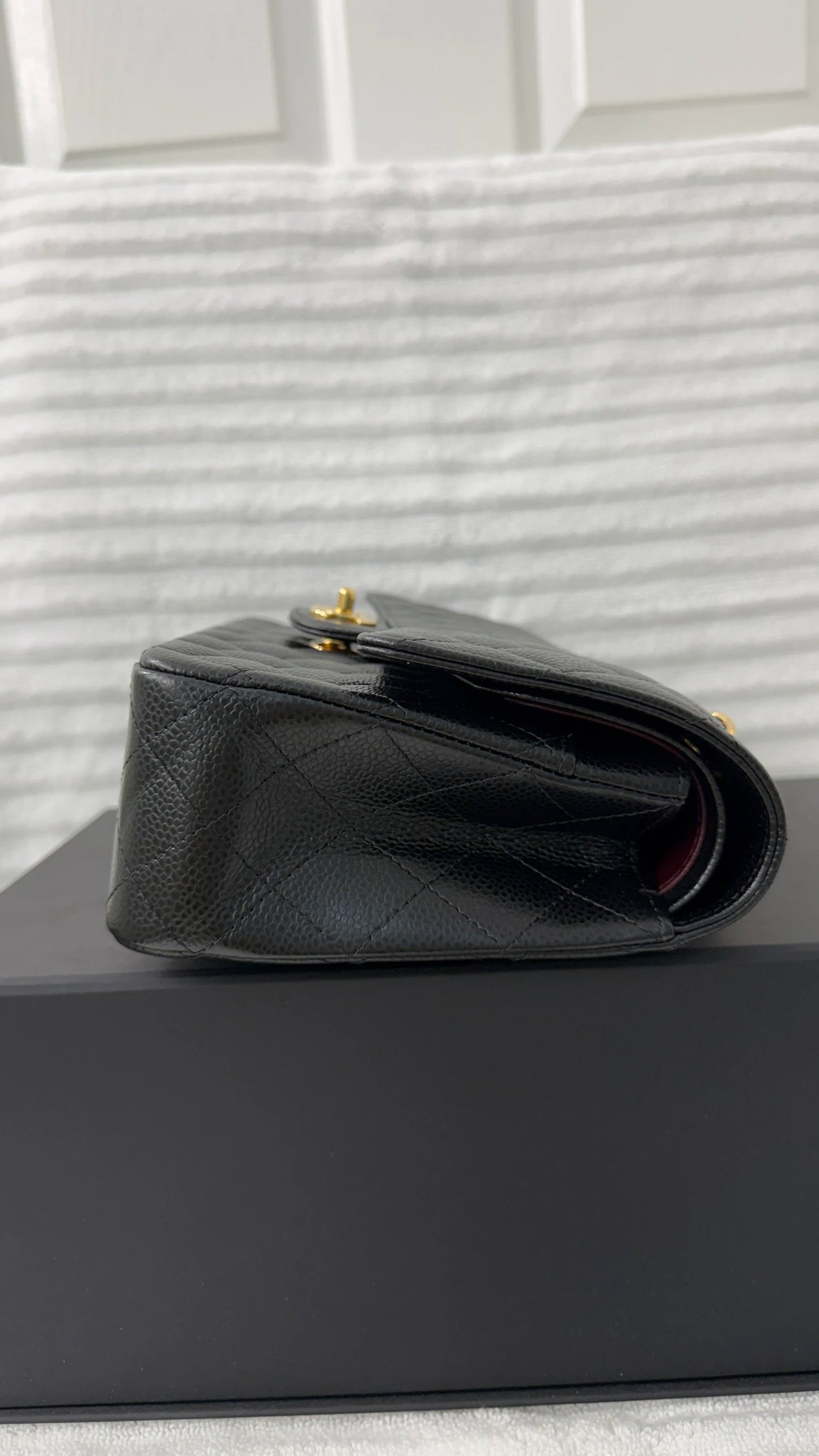 Chanel Caviar Classic Flap Medium GHW
