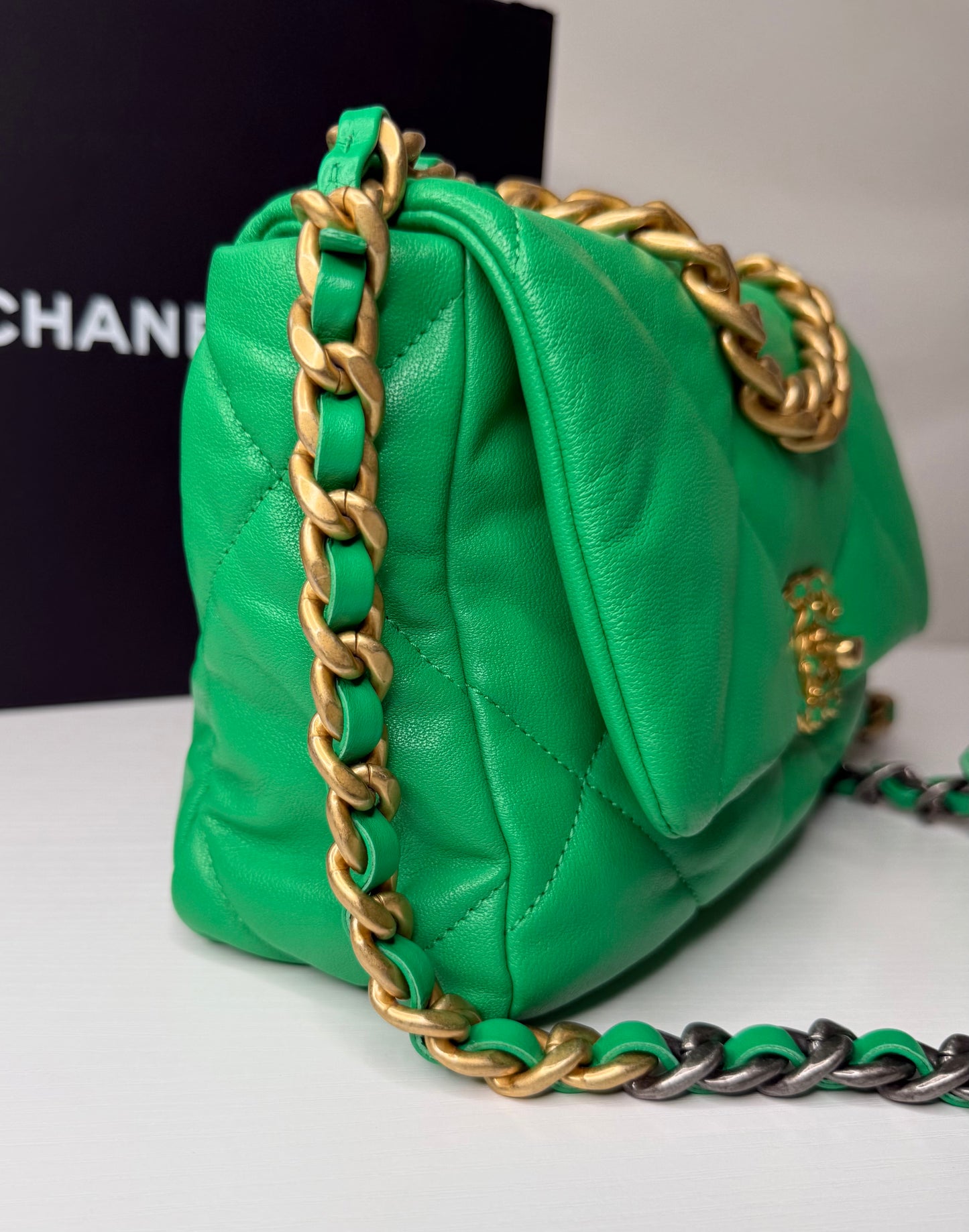 Chanel 19 Medium